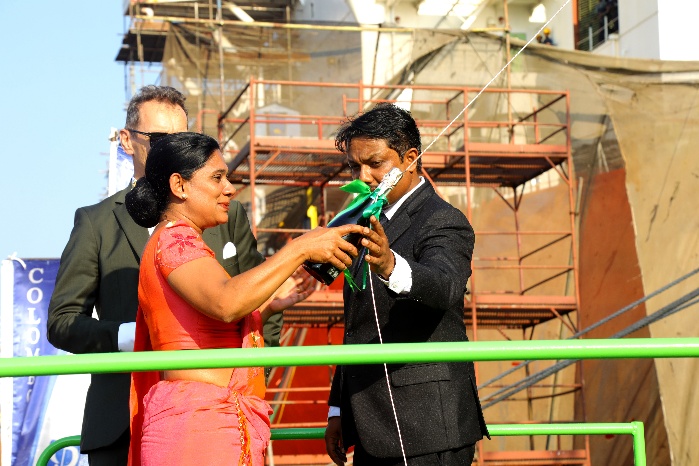 Champagne breaking 2